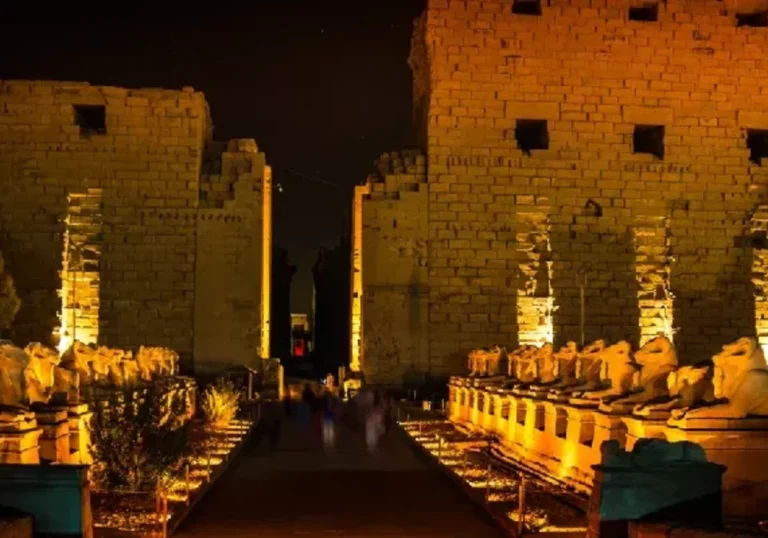 Espectáculo de luz y sonido en el Templo Karnak