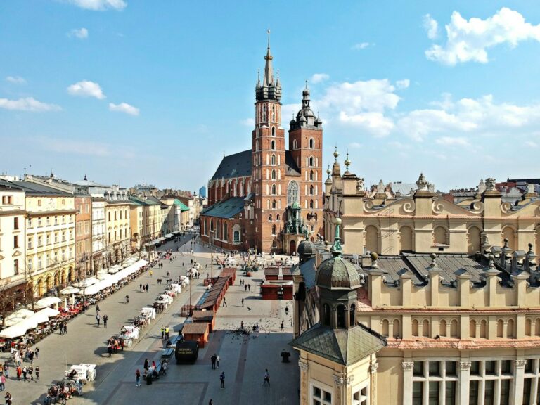 Polonia · Cracovia, el santuario de Jasna Góra y Varsovia en una ruta cultural por Polonia. · imagen 1