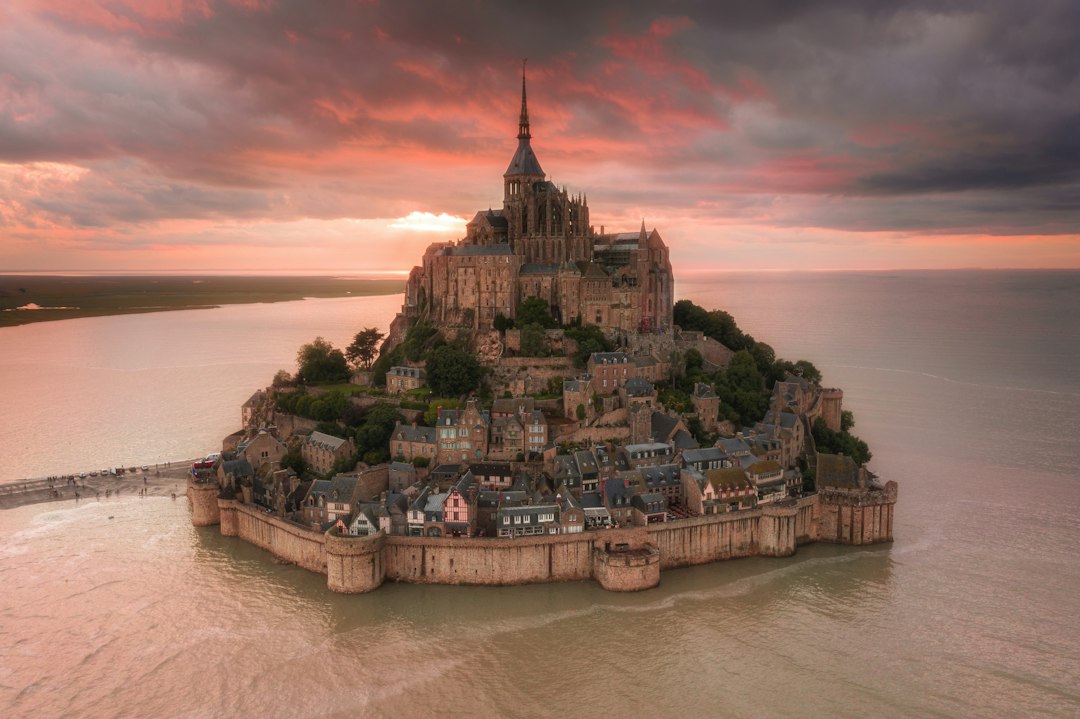 Francia · París con dos grandes excursiones: abadía del Mont Saint-Michel y castillos de Chambord, Chenonceau y Cheverny. · imagen 2