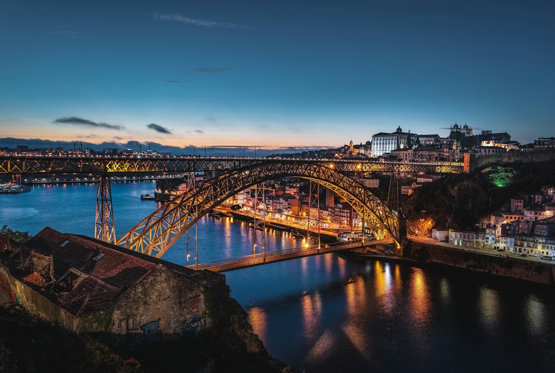 Portugal · Oporto, Braga, Guimarães, valle del Duero, Fátima, Coímbra y Aveiro con base en Oporto. · imagen 2