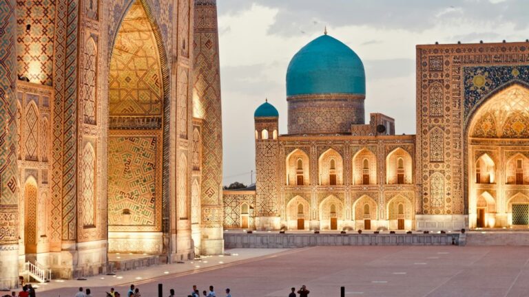 Uzbekistán · Taskent, Samarcanda, Bujará y Jiva, con tren, monumentos y almuerzos en la Ruta de la Seda. · imagen 1