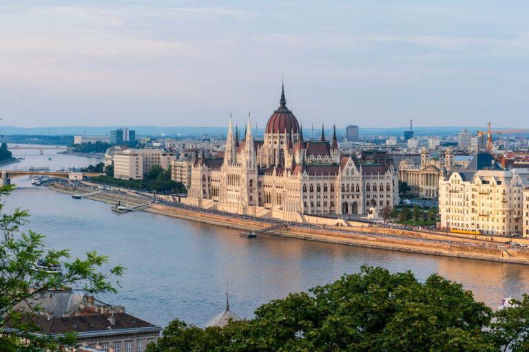 Hungría · Budapest, Palacio de Gödöllő y el recodo del Danubio, con tiempo libre para disfrutar la ciudad. · imagen 1
