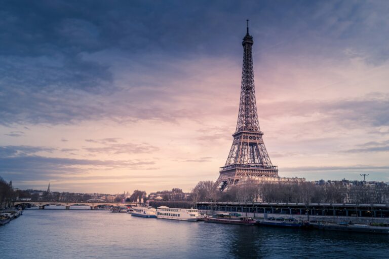 Torre Eiffel y jardines de París, Francia